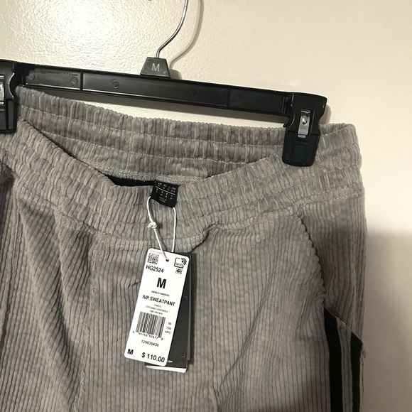 IVY PARK x Adidas| Men’s Grey Corduroy Sweatpants Size M - Picture 3 of 3